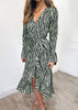 Vestido Animal Print Midi Transpassado com Babado