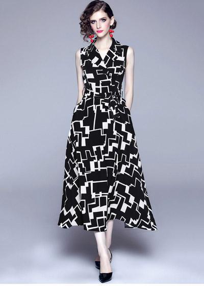 Vestido Evasê Midi Estampado com Amarração na Cintura