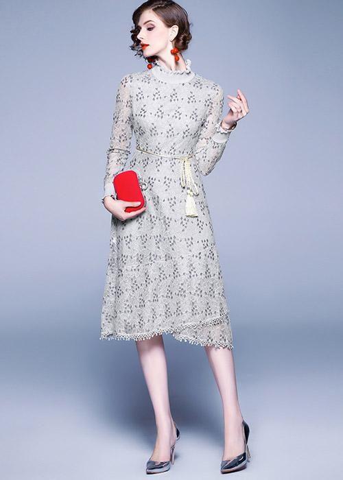 Vestido Midi de Renda Gola Alta